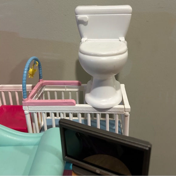 Colorful Barbie Dollhouse Furniture Set + bedroom closet hangars washing machine - Picture 8 of 10